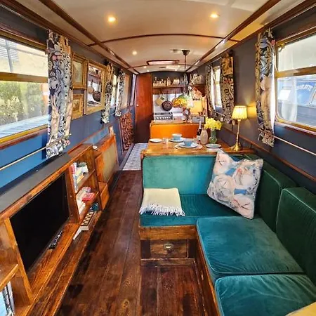 Hotel Cosy Narrowboat Benedict, Clarence Dock Leeds Leeds (West Yorkshire)