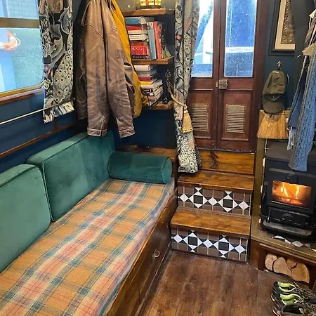 Cosy Narrowboat Benedict, Clarence Dock Leeds بوتيل ليدز