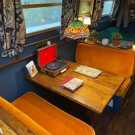 بوتيل Cosy Narrowboat Benedict, Clarence Dock Leeds ليدز