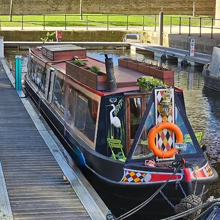 Cosy Narrowboat Benedict, Clarence Dock Leeds بوتيل ليدز